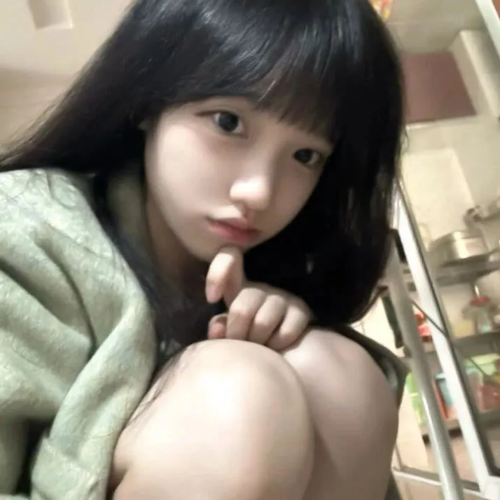 被流浪猫捡到的男人